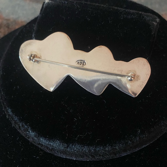 Sterling silver puff heart pin. - Picture 3 of 4